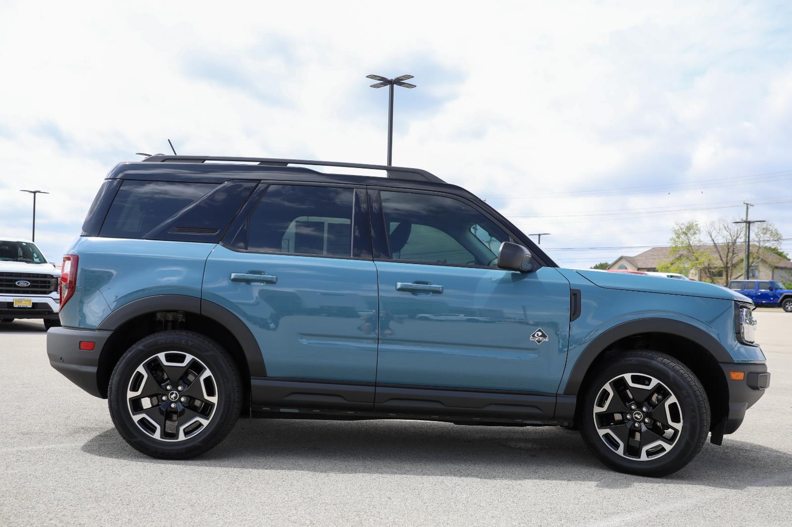 View vehicle photo 7
