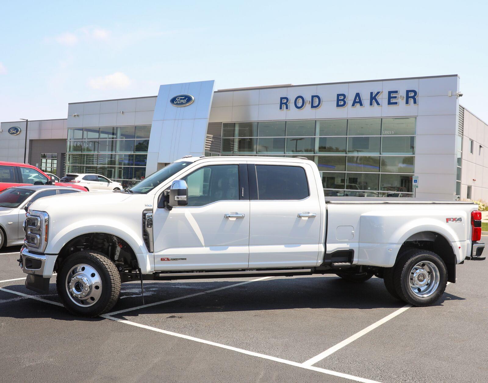 Star White Metallic Tri-Coat 2026 Ford F-450 Super Duty Pickup Truck Four-Wheel Drive Automatic