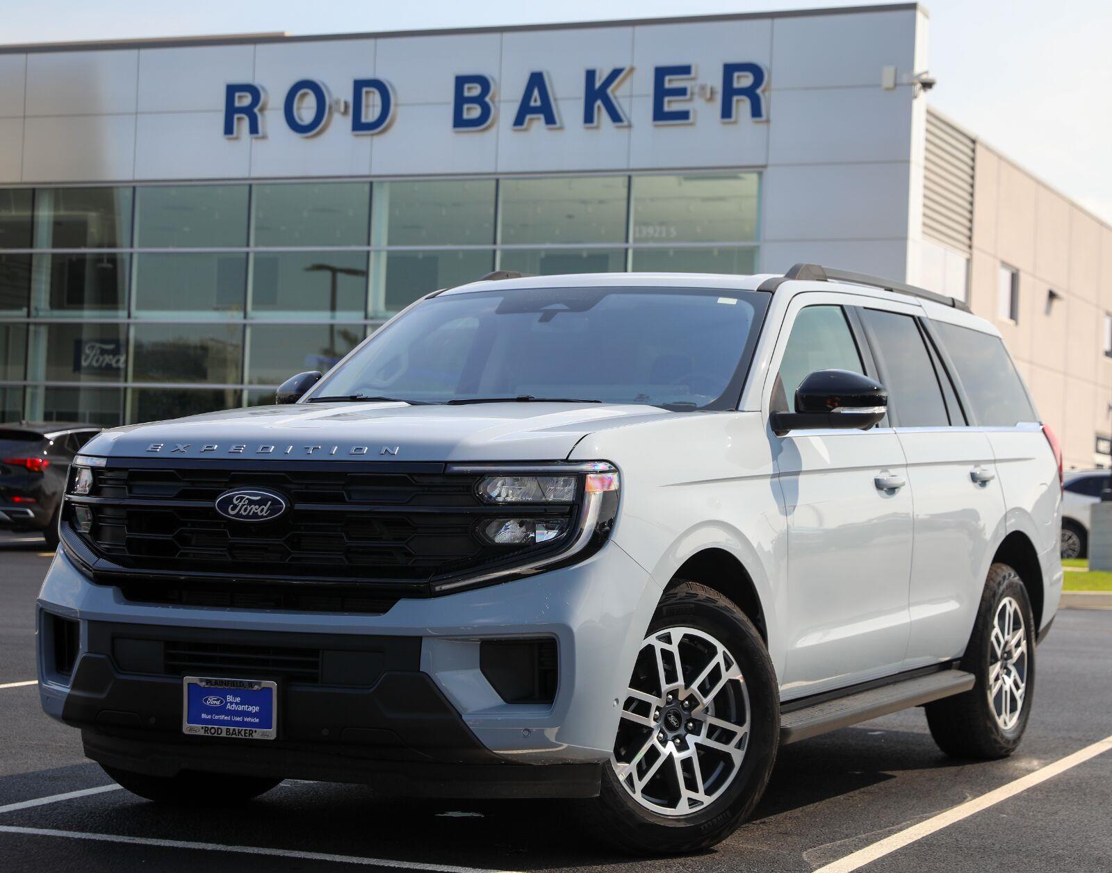 Glacier Gray Metallic TriCoat 2025 Ford Expedition SUV / Crossover Four-Wheel Drive Automatic