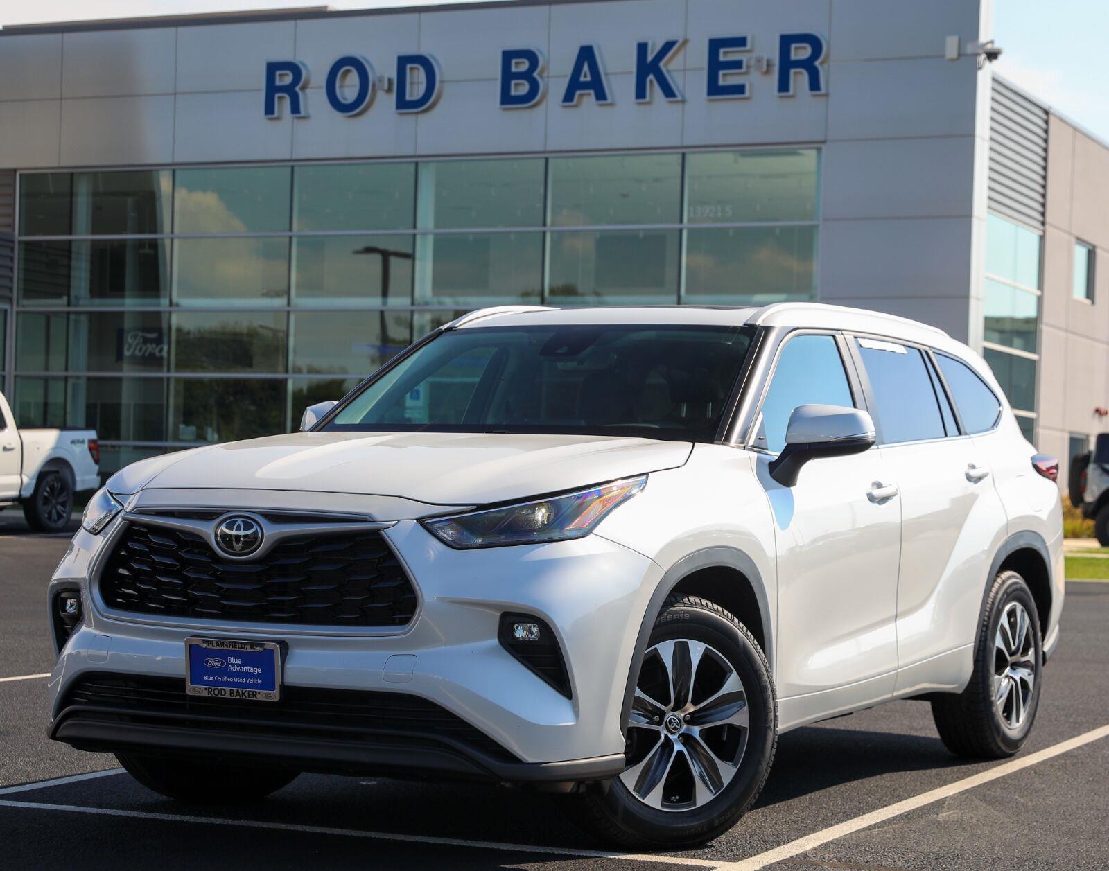 White (Wind Chill Pearl) 2023 Toyota Highlander SUV / Crossover Front-Wheel Drive 8-Speed Automatic