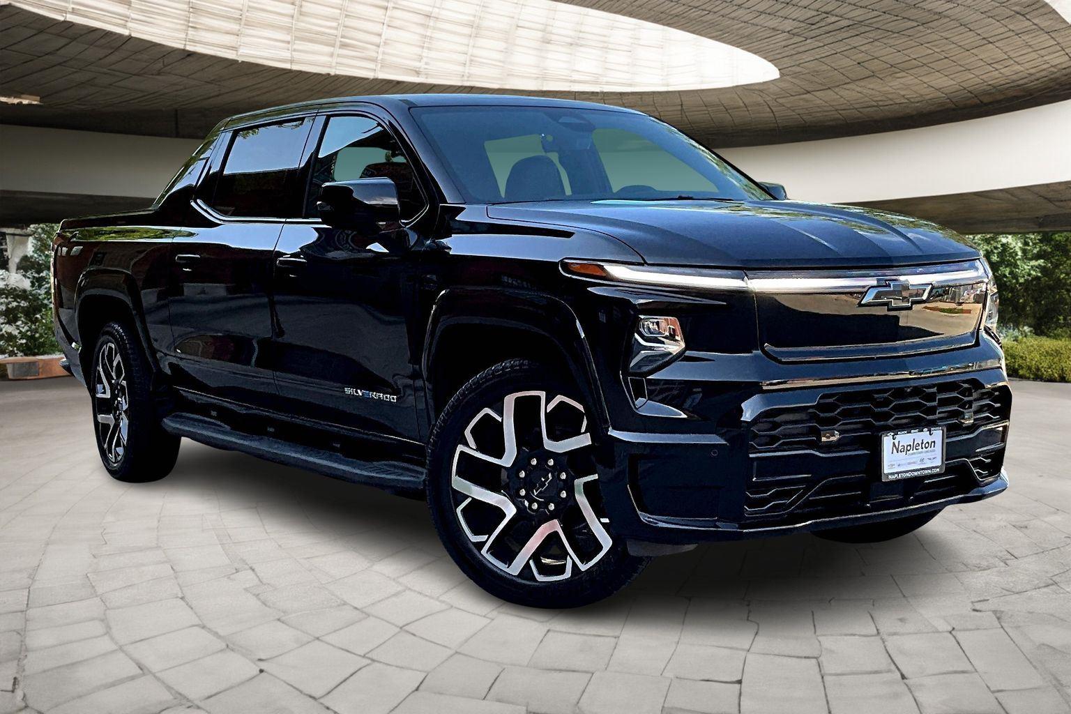 2025 Chevrolet Silverado EV RST photo 2