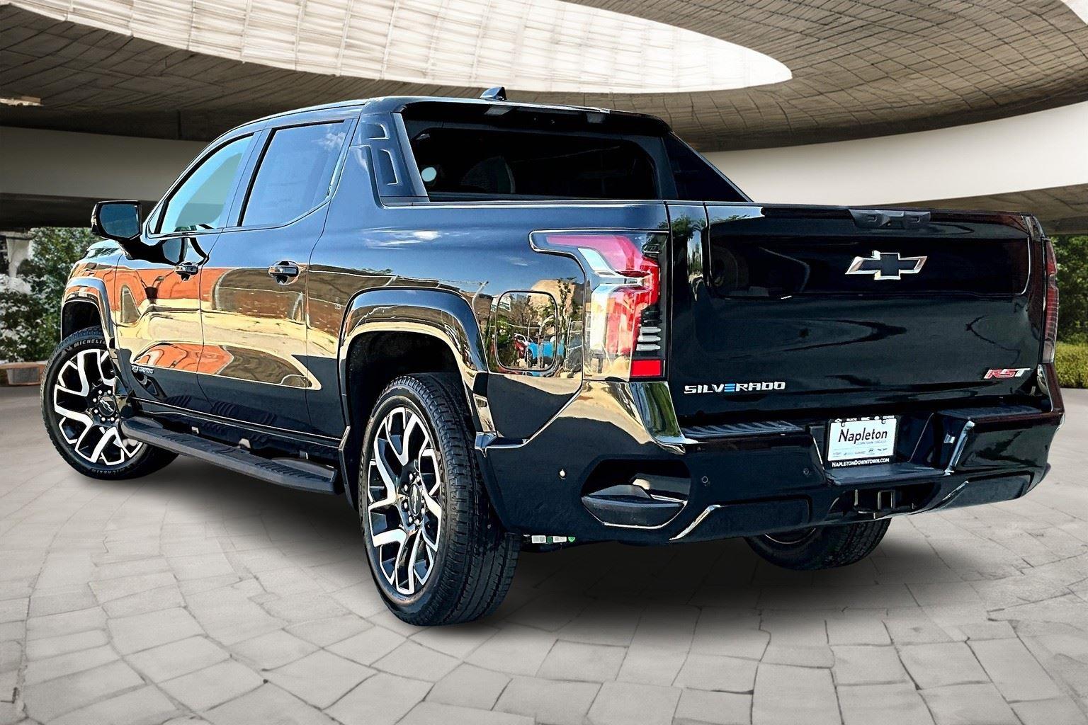 2025 Chevrolet Silverado EV RST photo 3