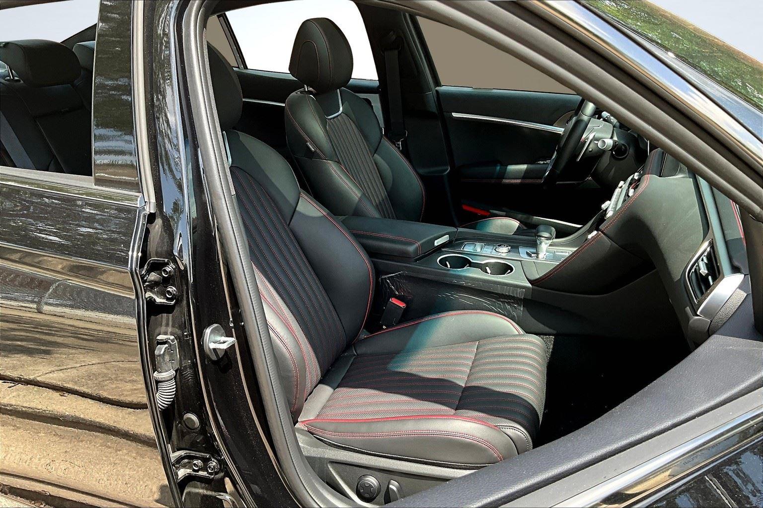 2025 Genesis G70 2.5T photo 7