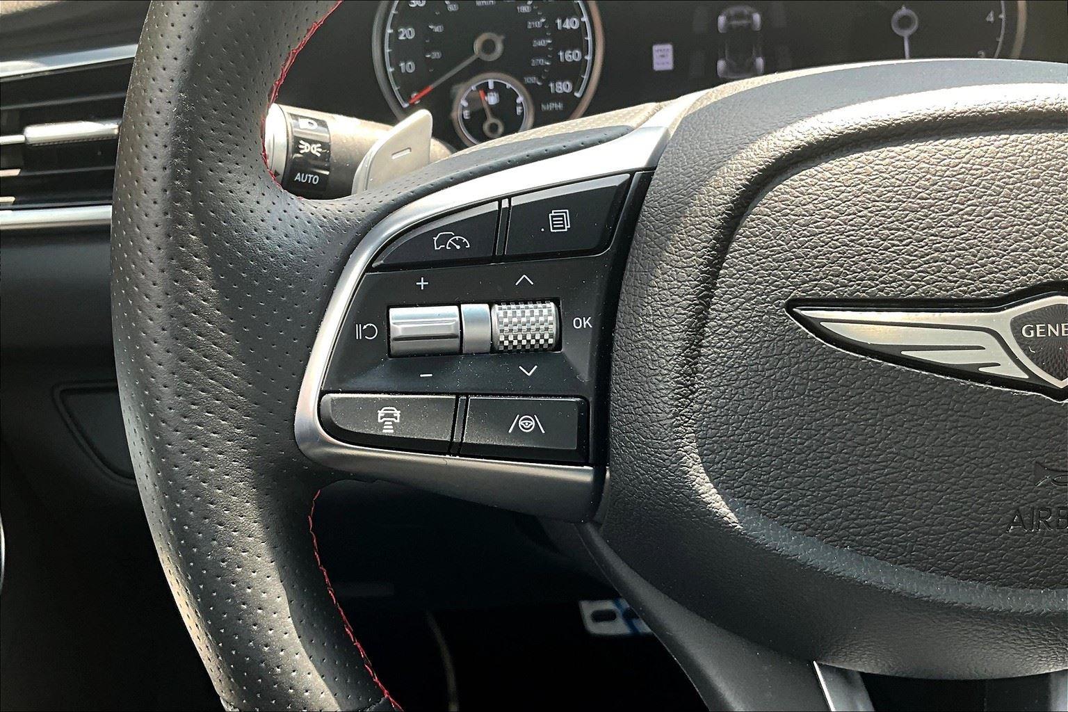 2025 Genesis G70 2.5T photo 16