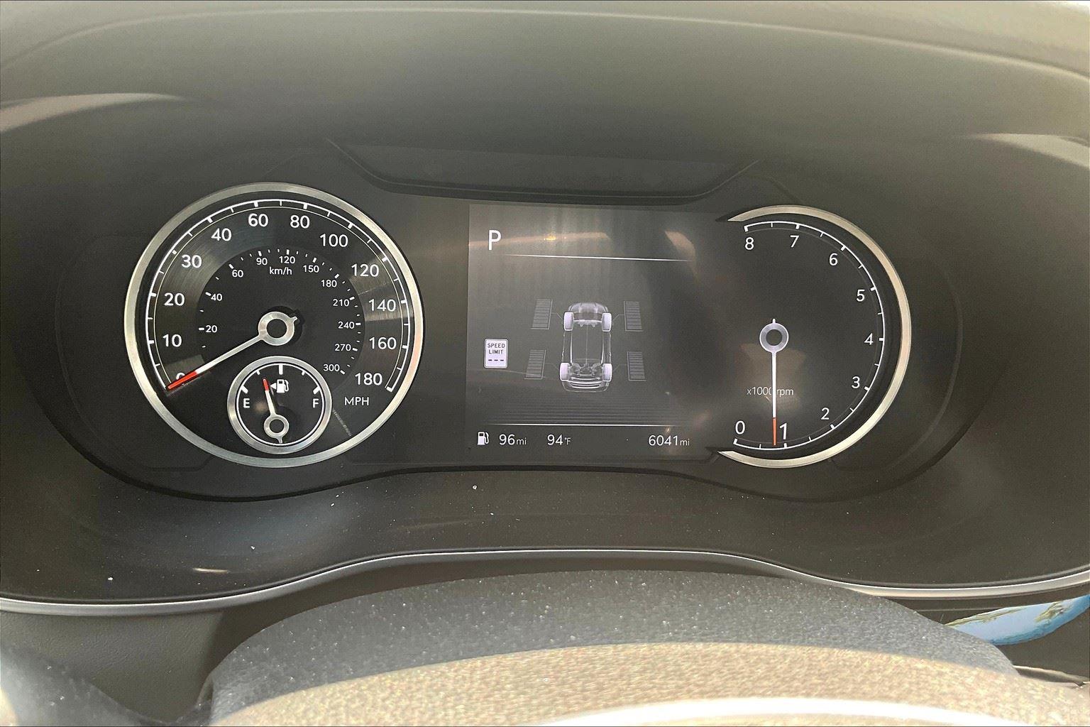2025 Genesis G70 2.5T photo 18
