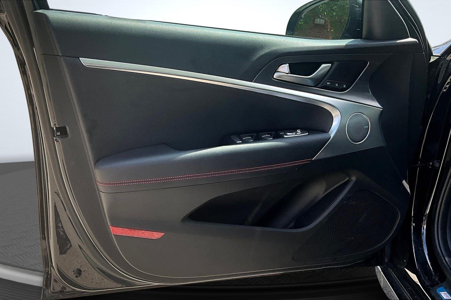 2025 Genesis G70 2.5T photo 21