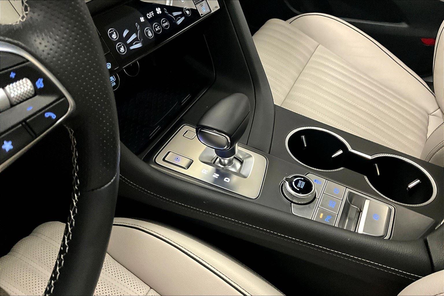 2025 Genesis G70 2.5T photo 46