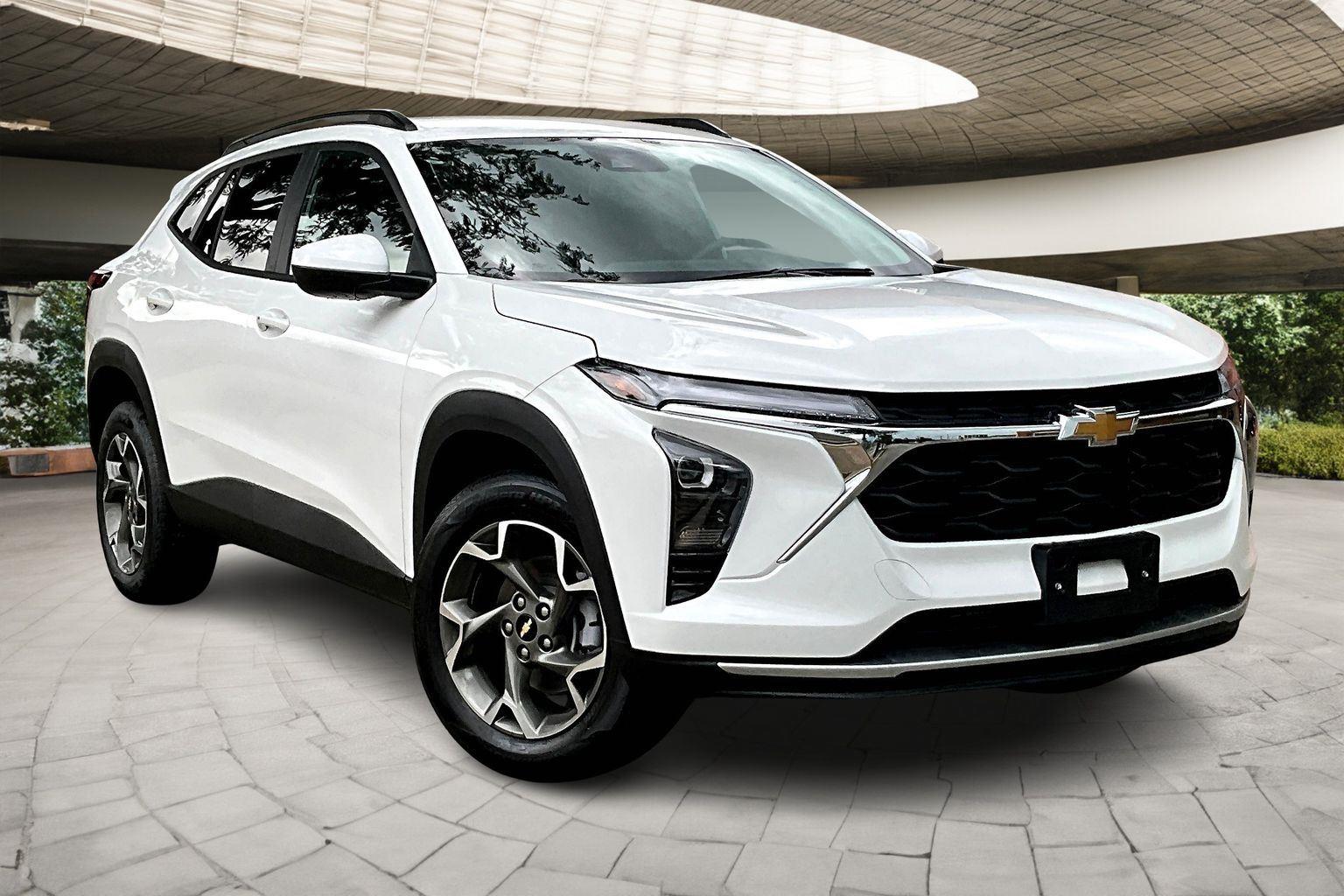 2025 Chevrolet Trax LT photo 2