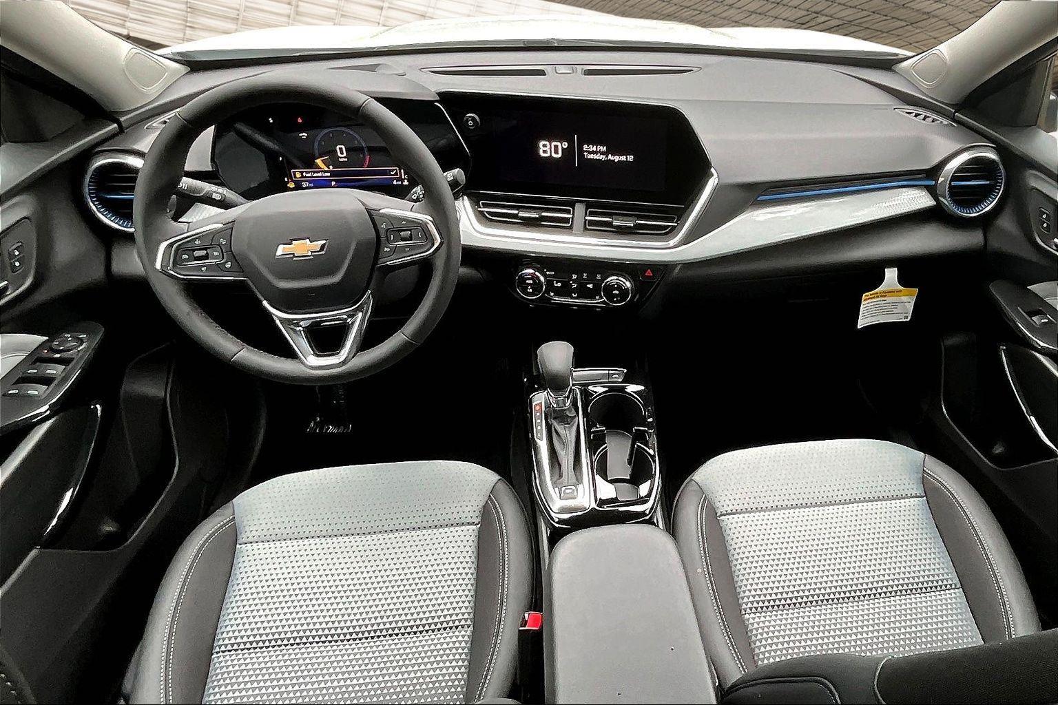 2025 Chevrolet Trax LT photo 5
