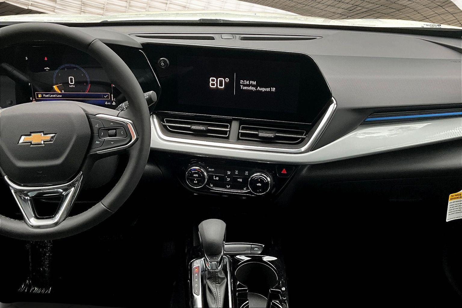 2025 Chevrolet Trax LT photo 7