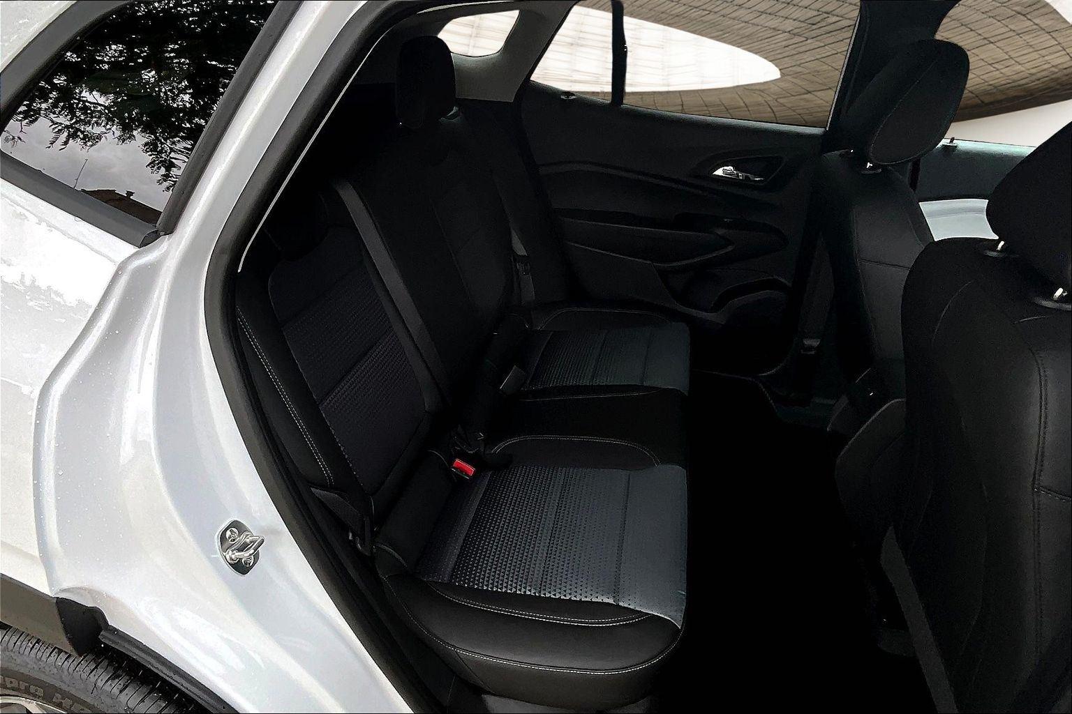 2025 Chevrolet Trax LT photo 9