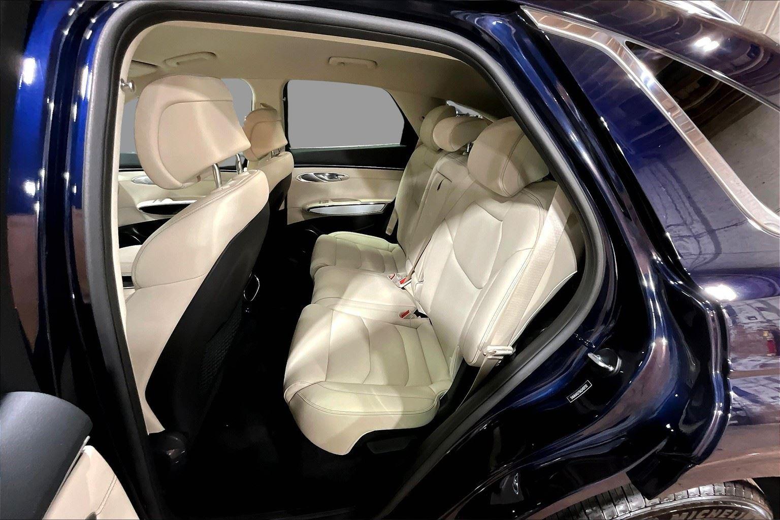 2025 Genesis GV70 2.5T photo 24