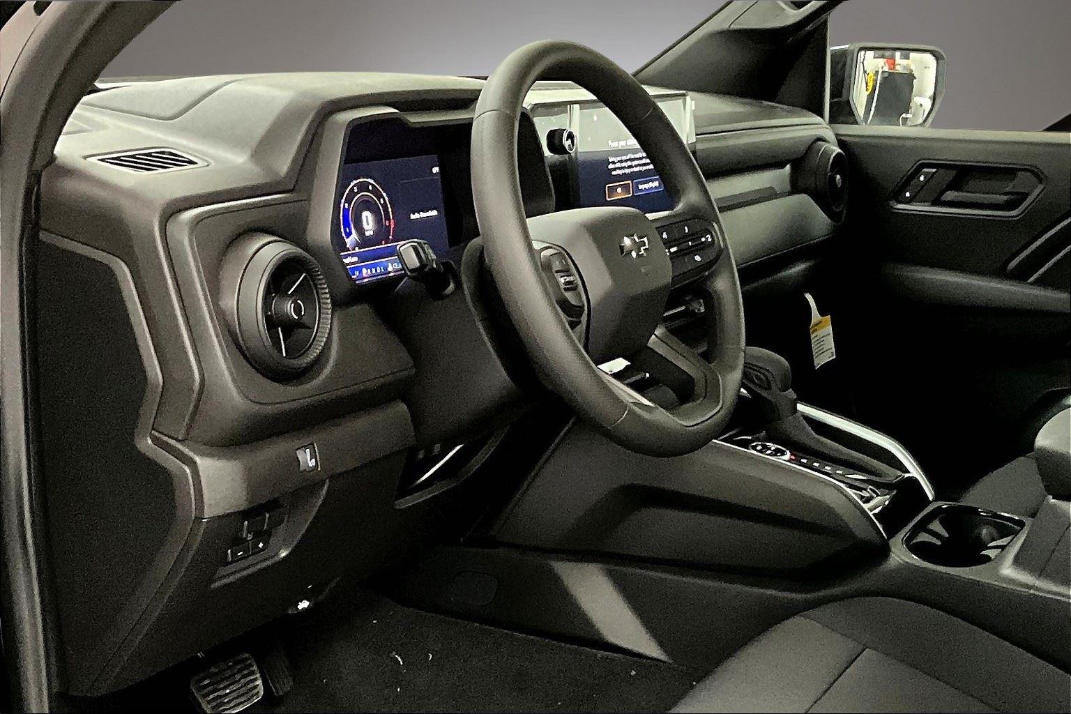 2025 Chevrolet Colorado Work Truck LT photo 32