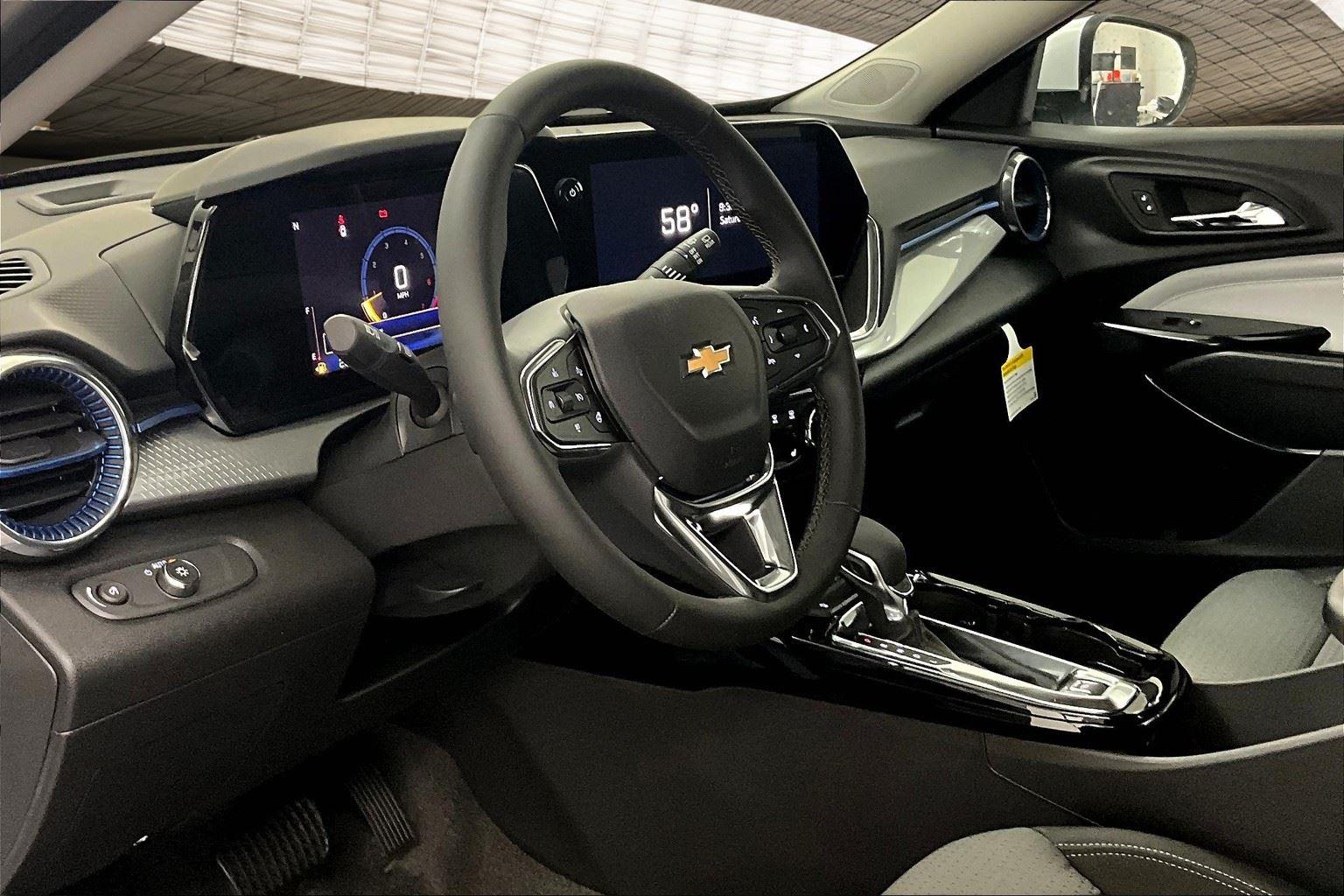 2025 Chevrolet Trax LT photo 33