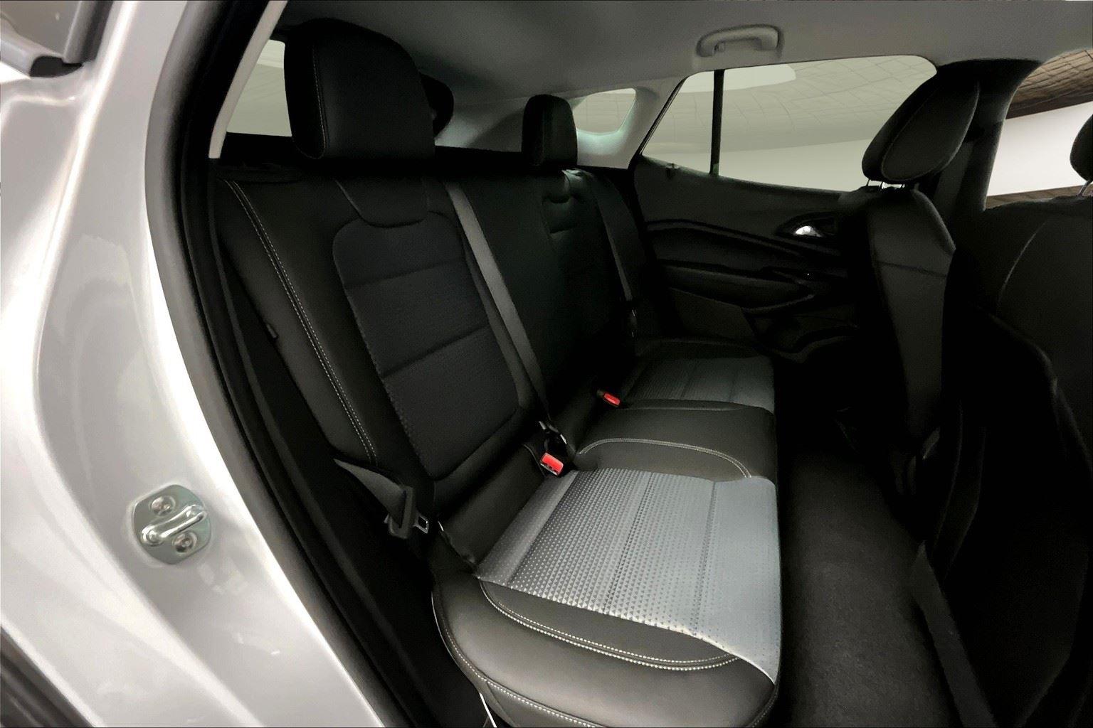 2025 Chevrolet Trax LT photo 36
