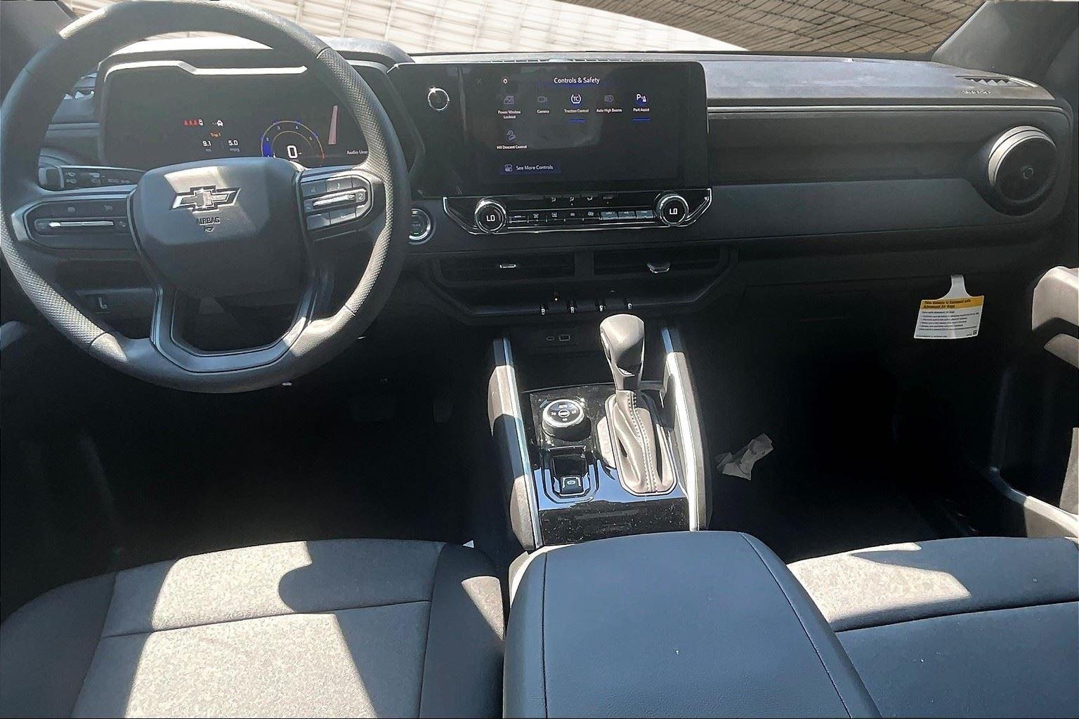 2025 Chevrolet Colorado Work Truck LT photo 18