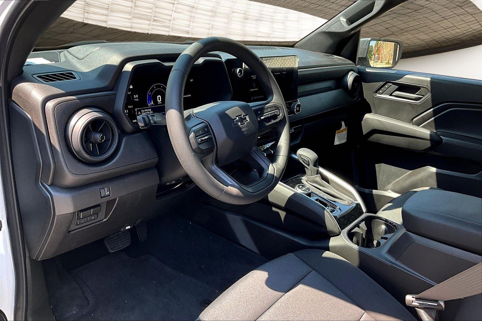 2025 Chevrolet Colorado Work Truck LT photo 19