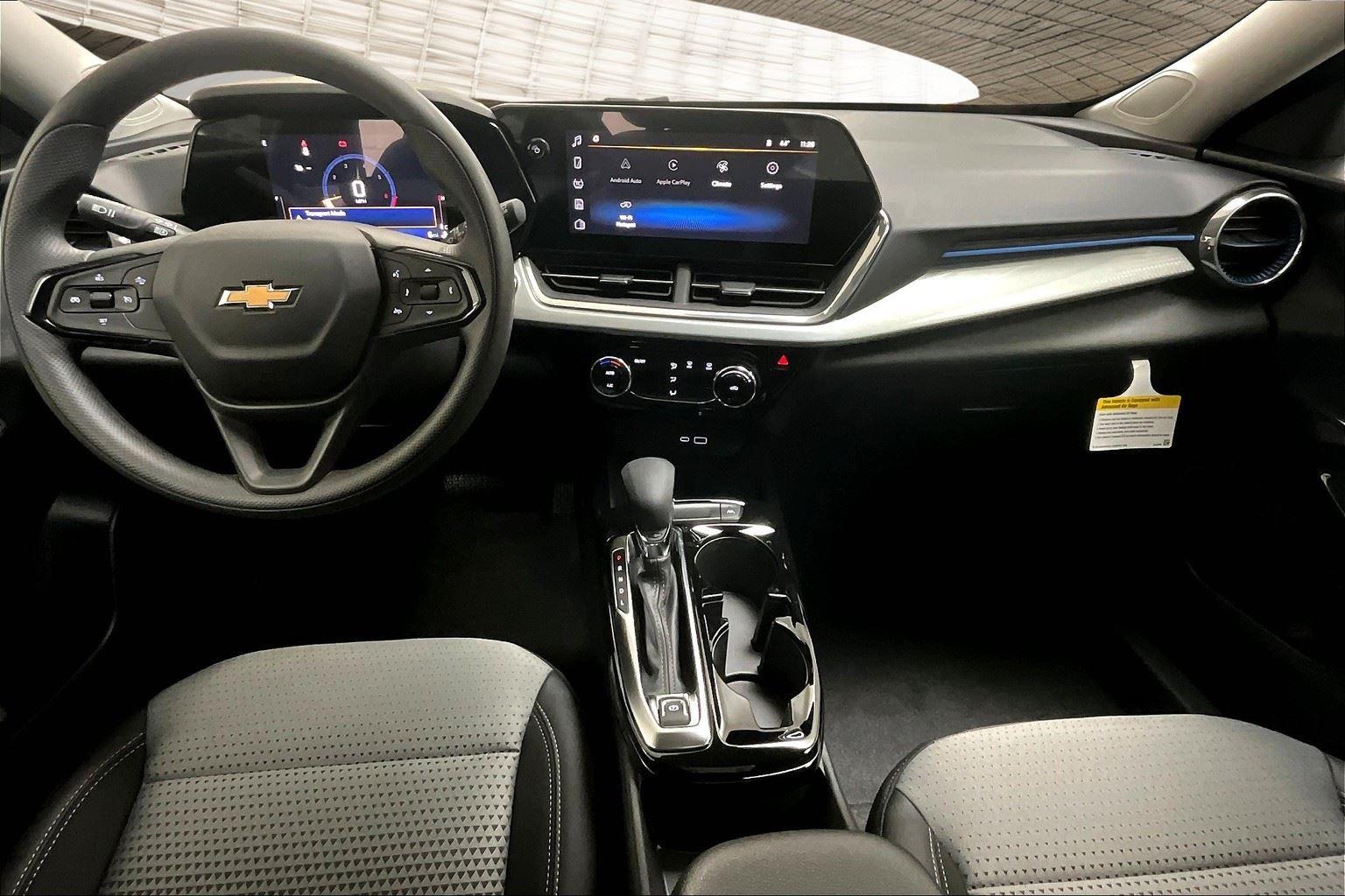 2025 Chevrolet Trax LT photo 45