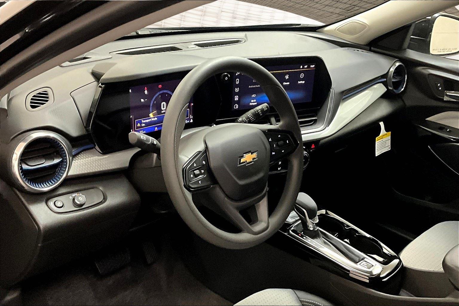 2025 Chevrolet Trax LT photo 46