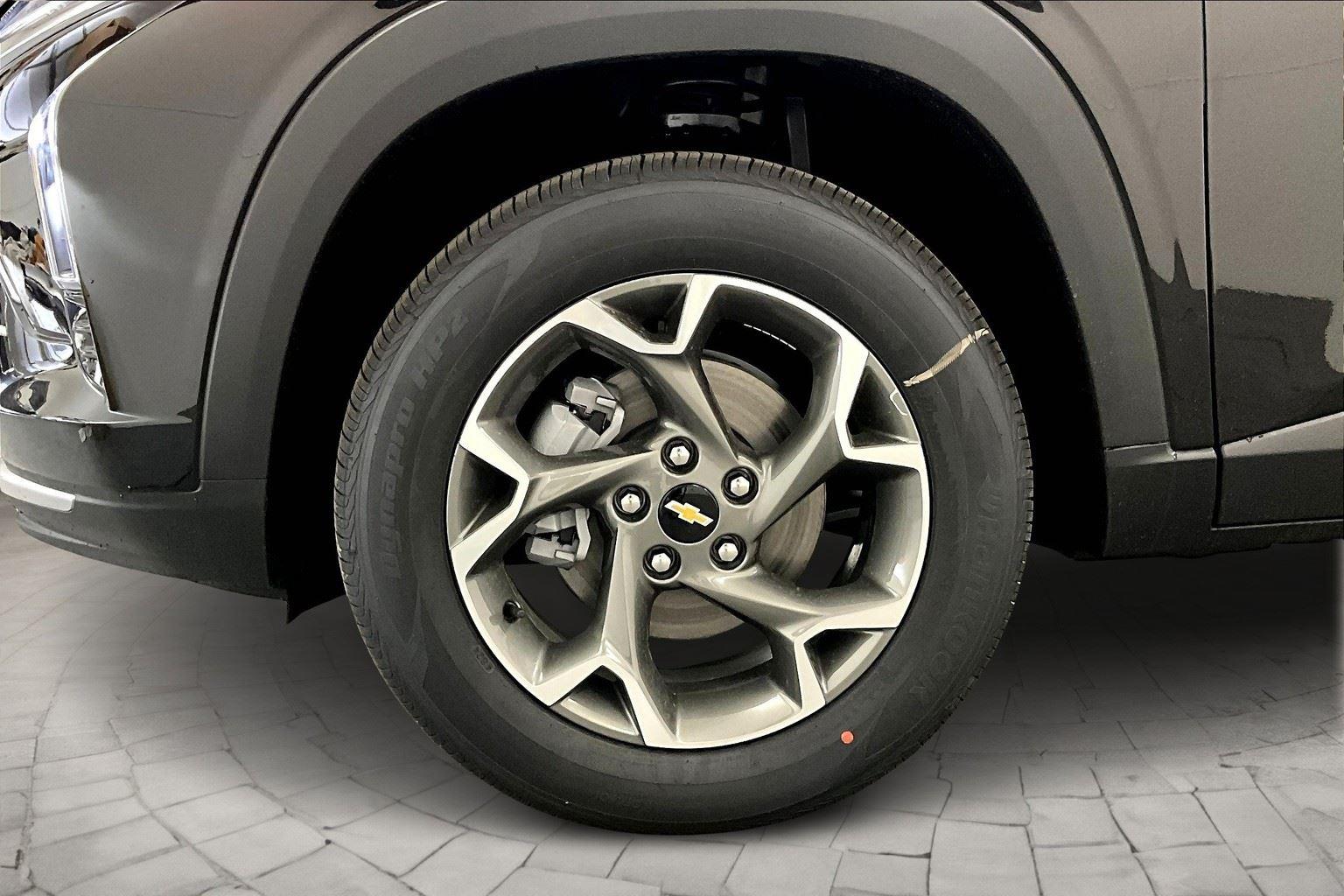 2025 Chevrolet Trax LT photo 51