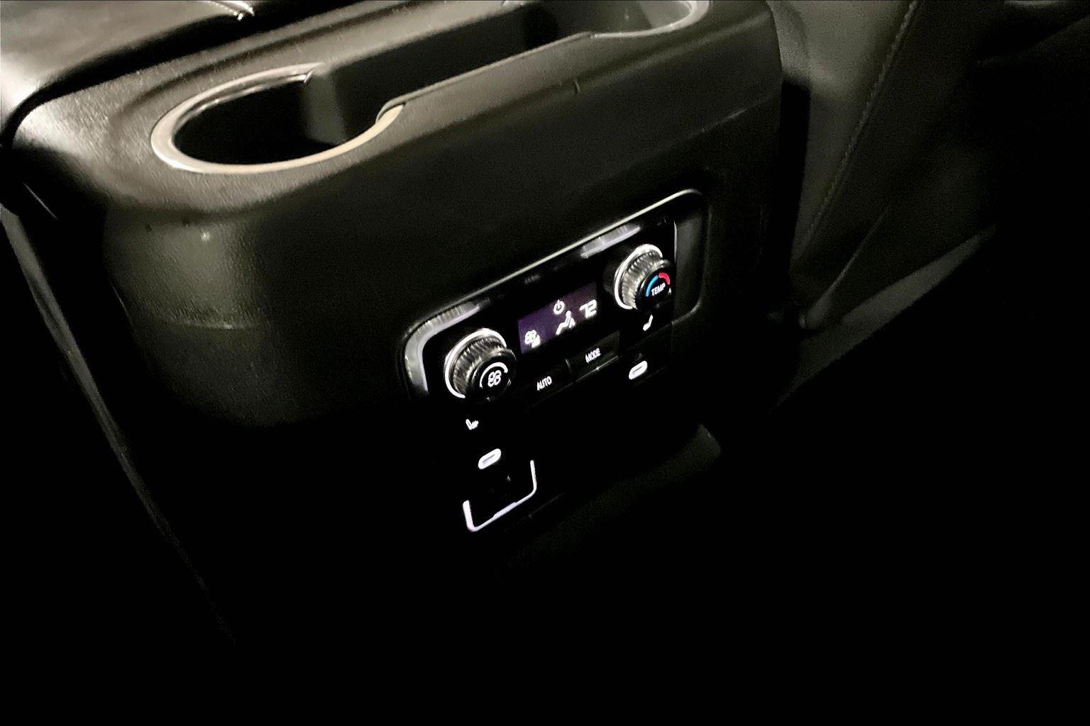 2022 Gmc Yukon XL SLT photo 28