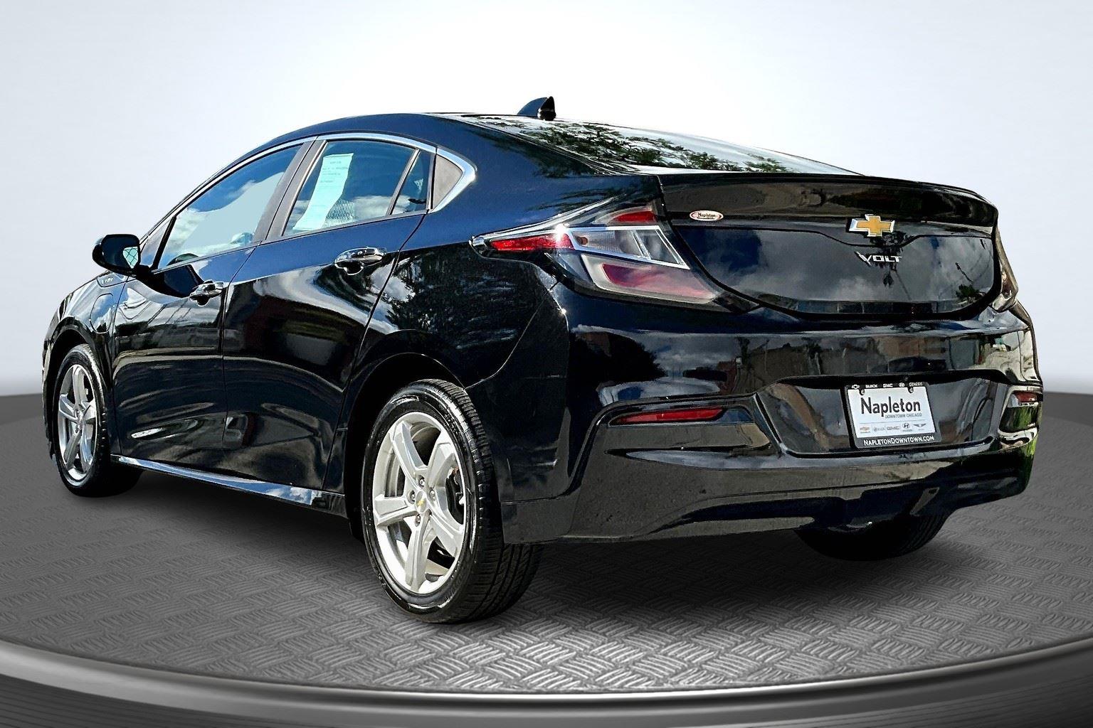 2017 Chevrolet Volt LT photo 2