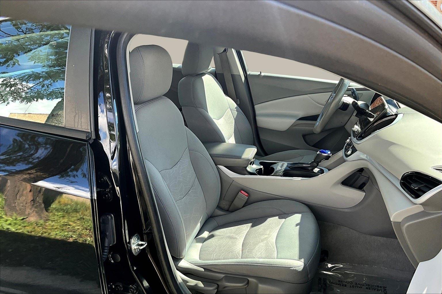 2017 Chevrolet Volt LT photo 7