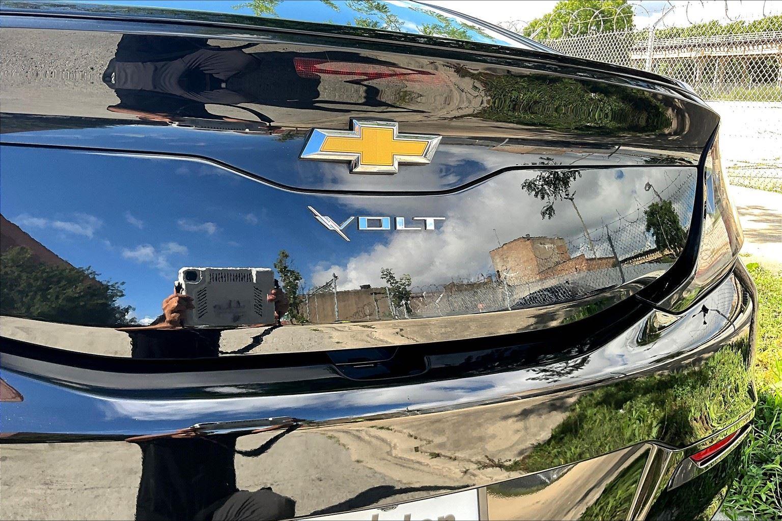 2017 Chevrolet Volt LT photo 8