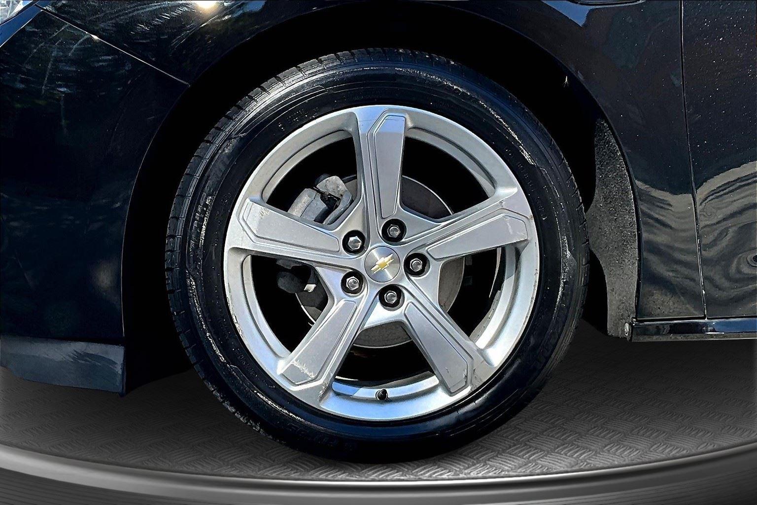 2017 Chevrolet Volt LT photo 9