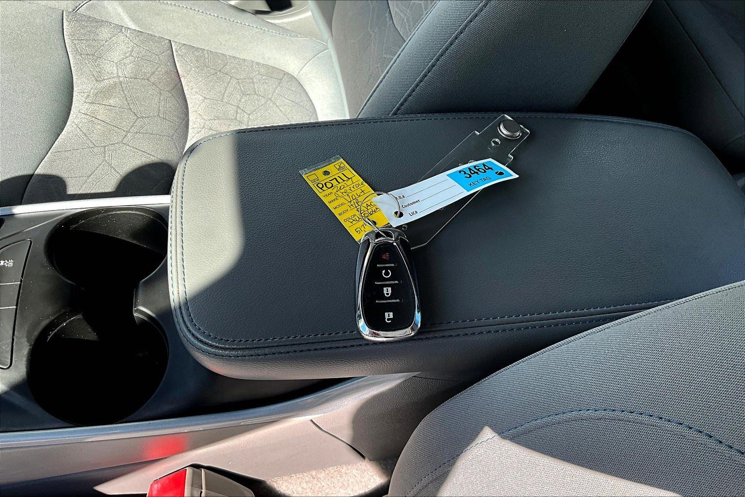 2017 Chevrolet Volt LT photo 11