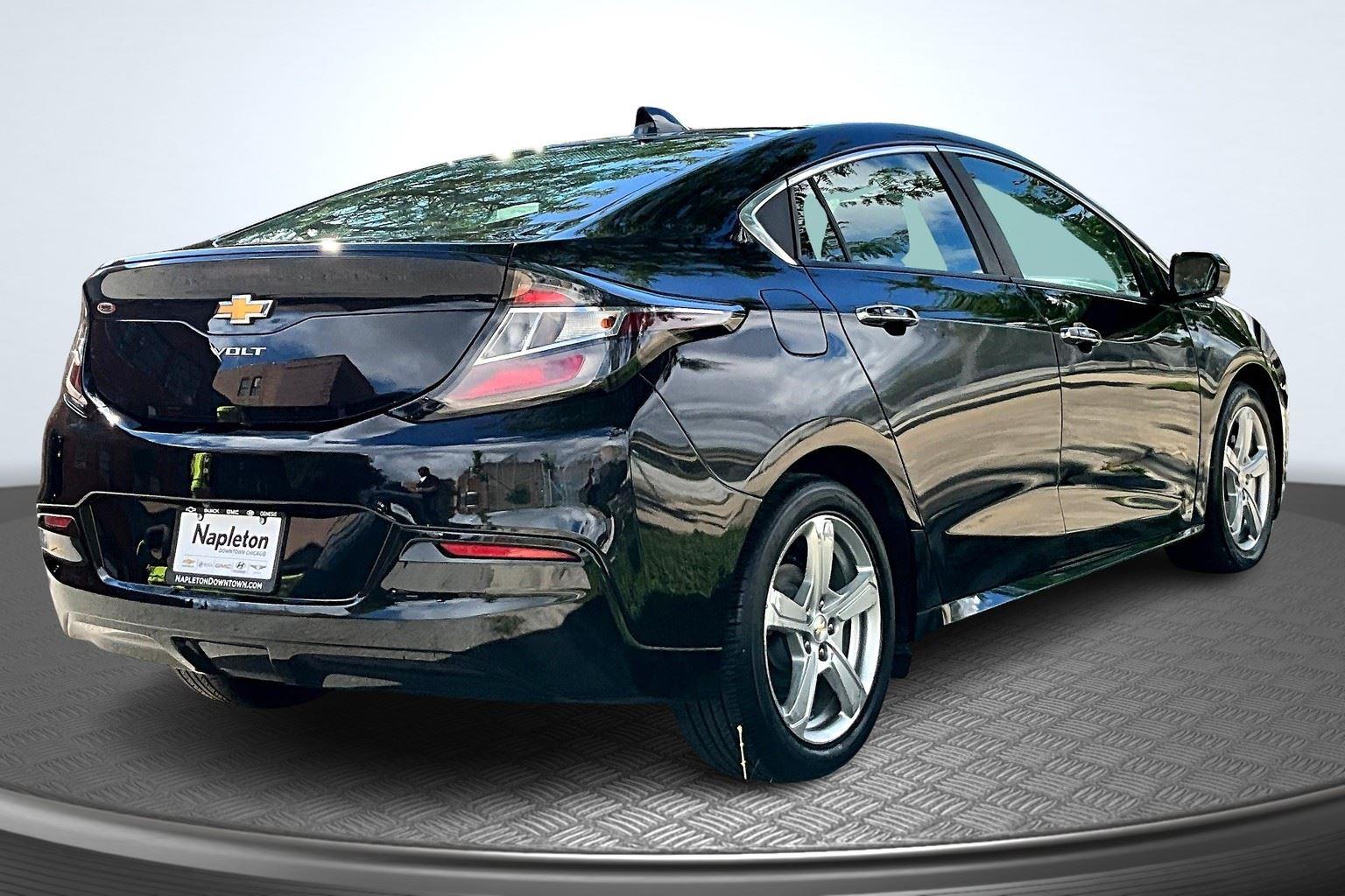 2017 Chevrolet Volt LT photo 13