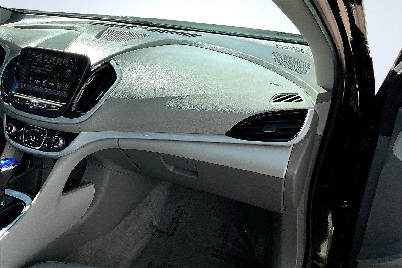 2017 Chevrolet Volt LT photo 17