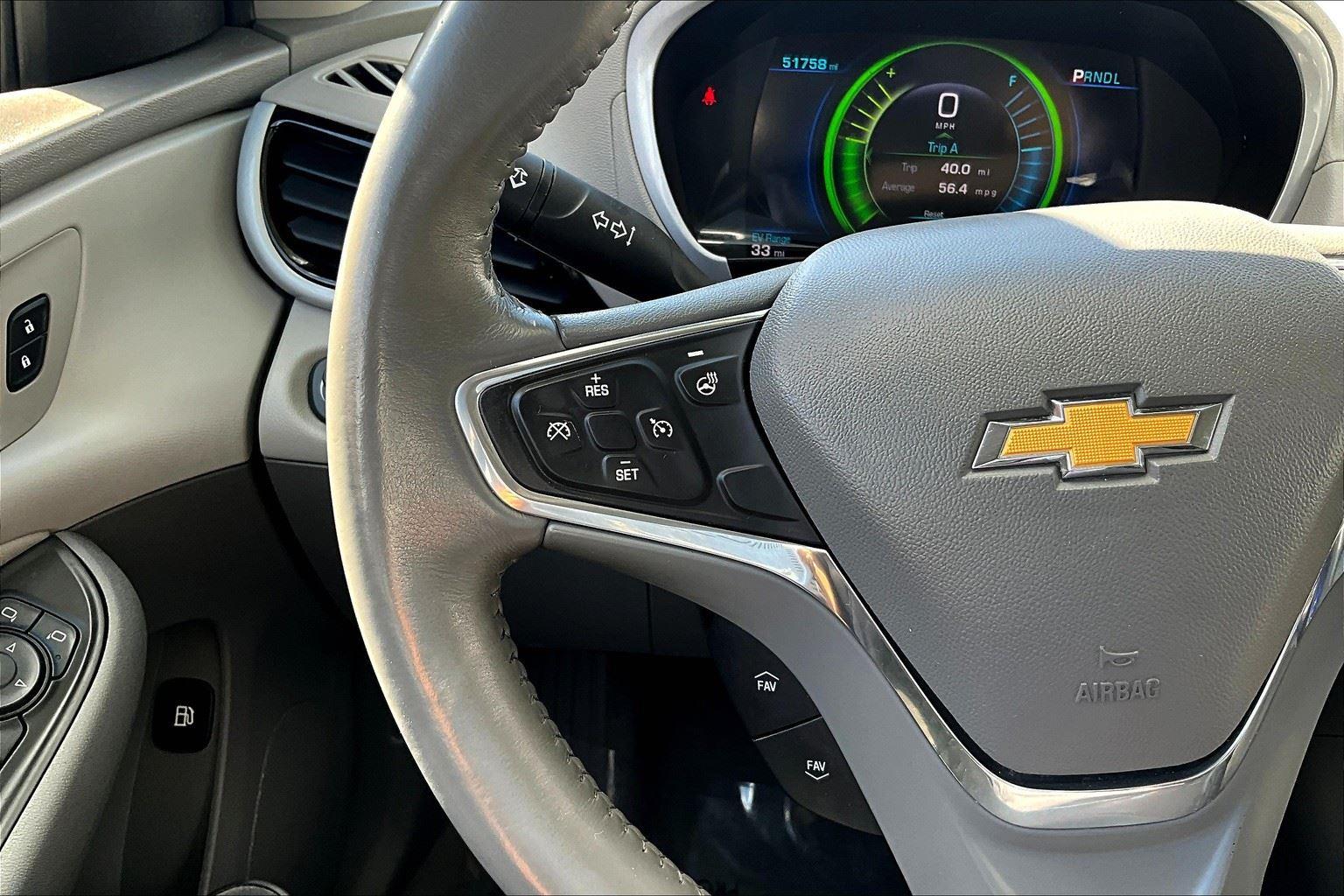 2017 Chevrolet Volt LT photo 18