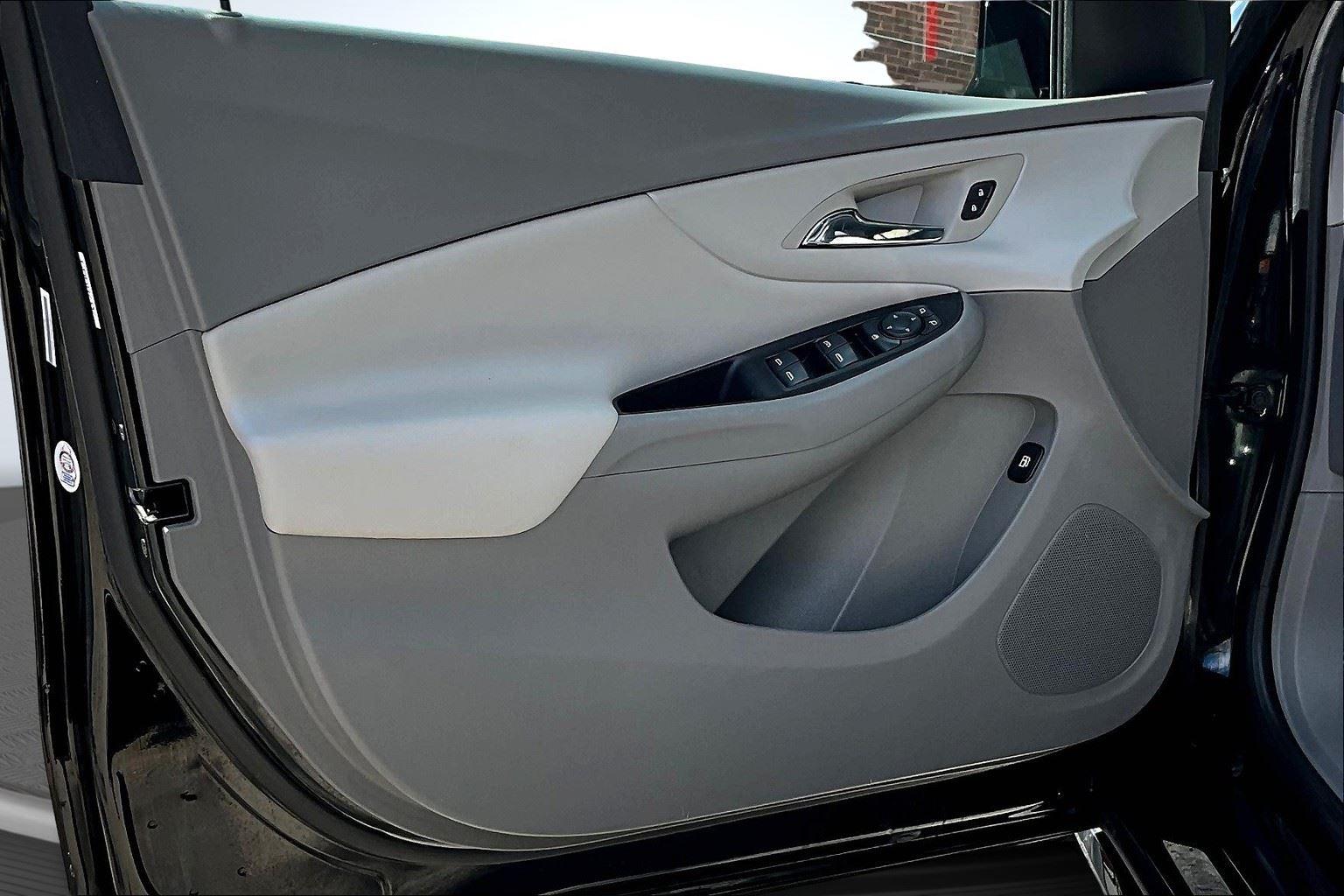2017 Chevrolet Volt LT photo 22