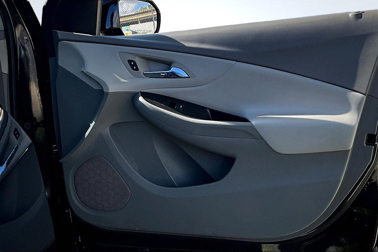 2017 Chevrolet Volt LT photo 23