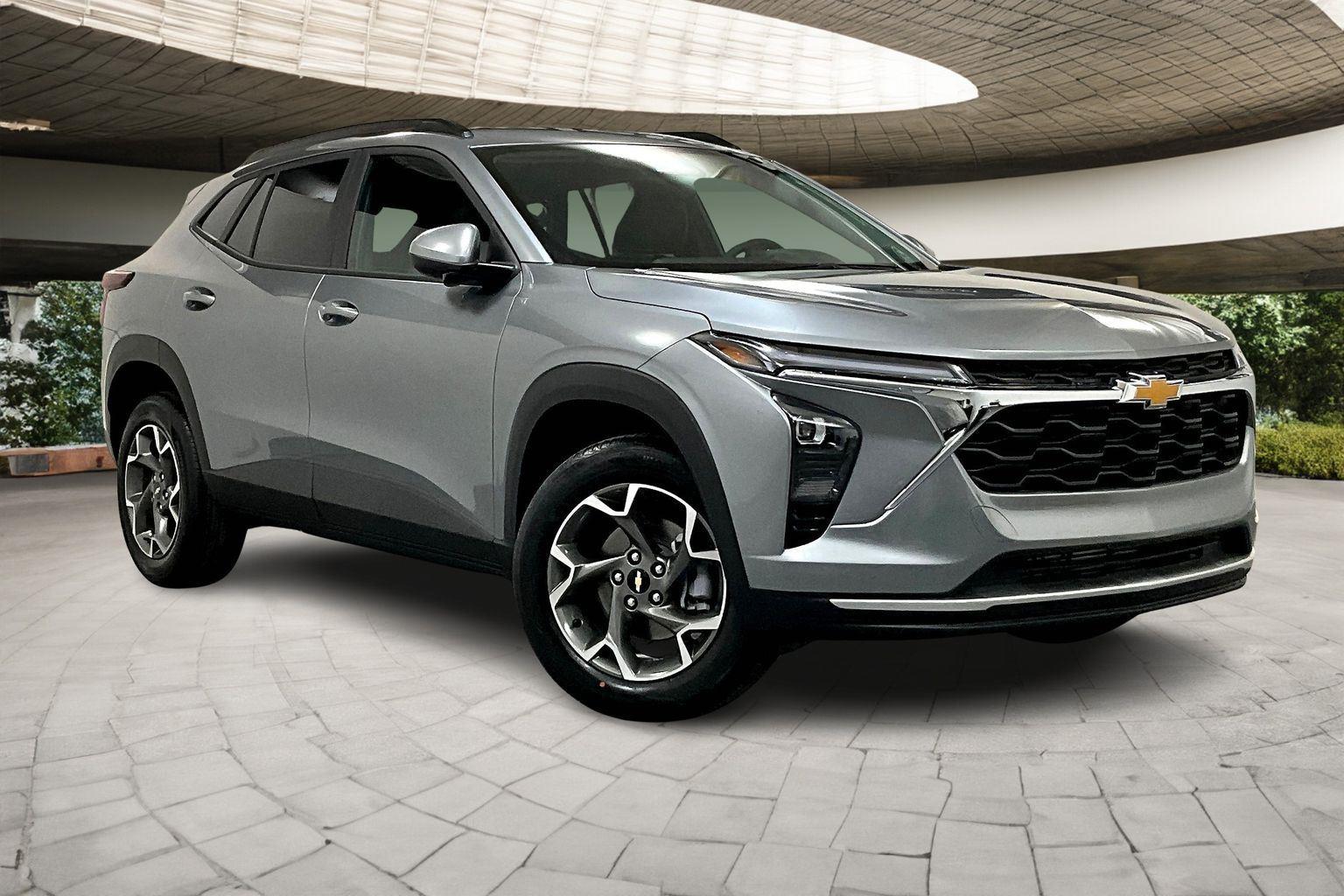 2025 Chevrolet Trax LT photo 2