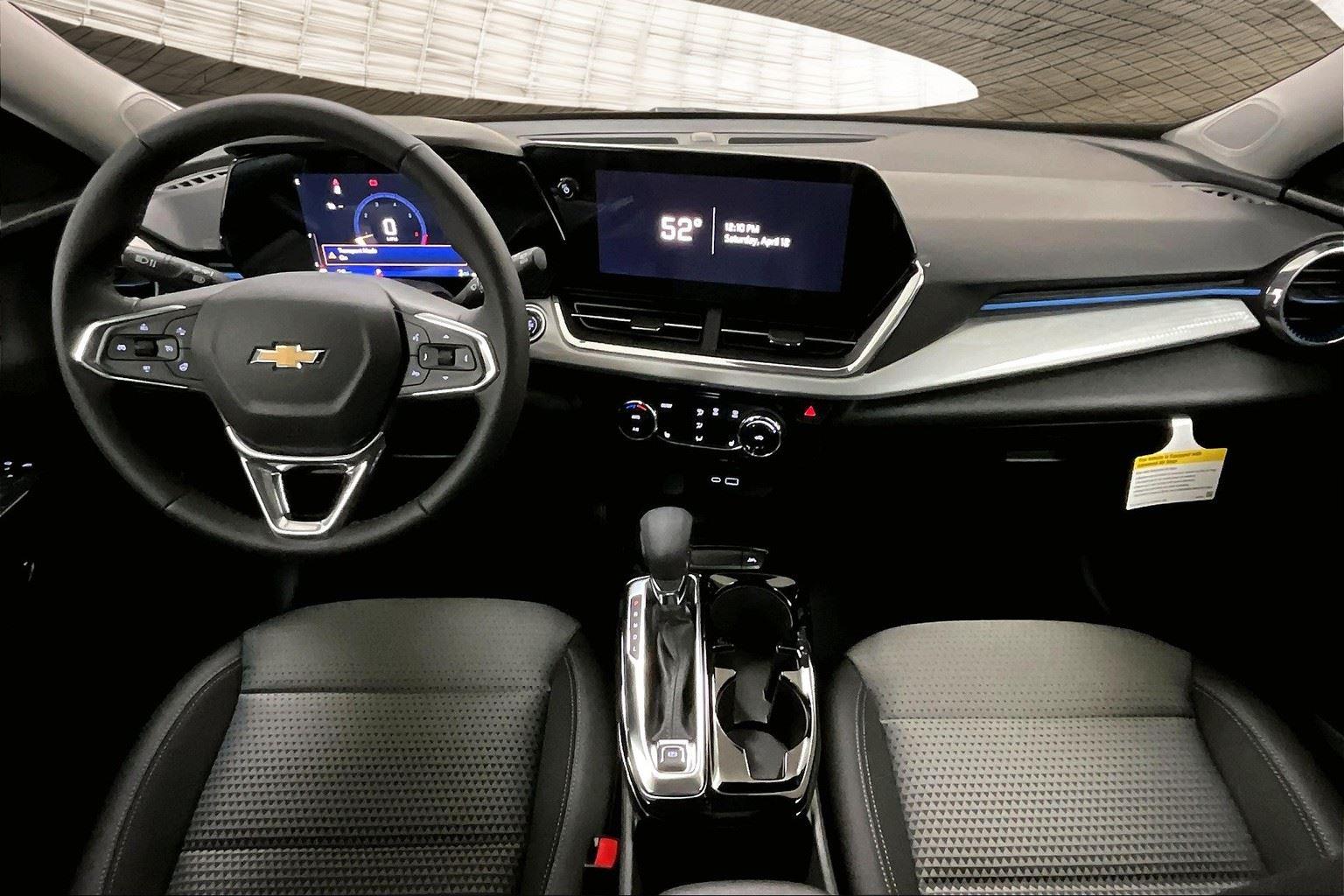 2025 Chevrolet Trax LT photo 5