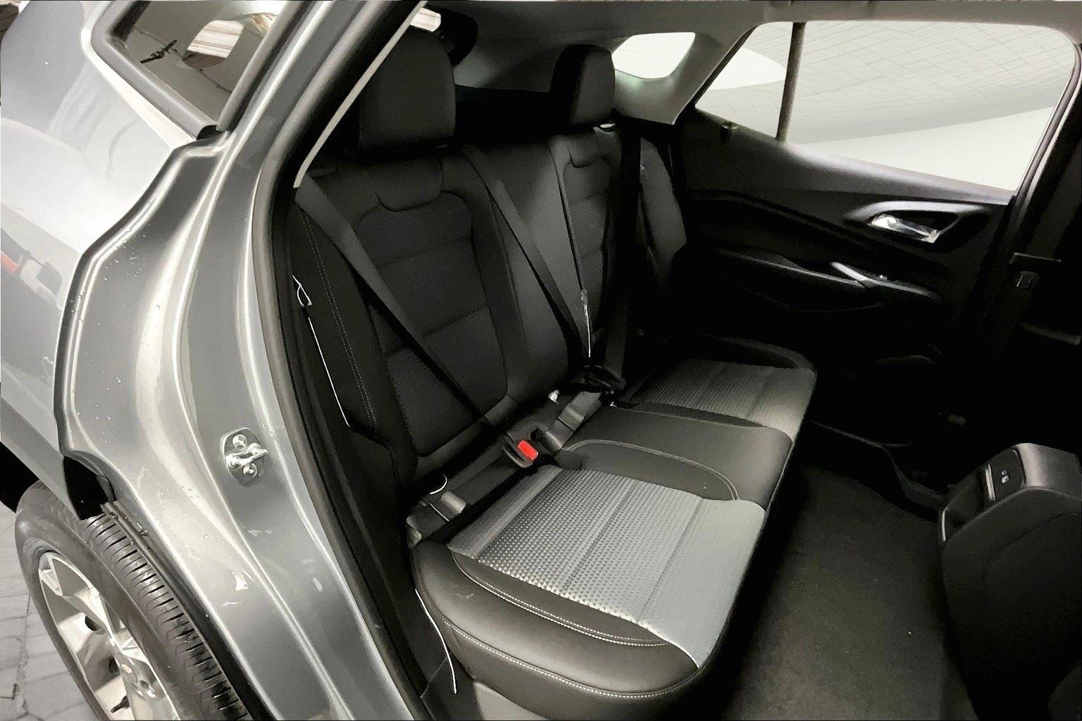 2025 Chevrolet Trax LT photo 9