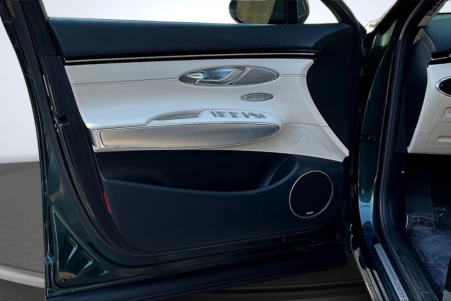 2022 Genesis GV70 2.5T photo 22