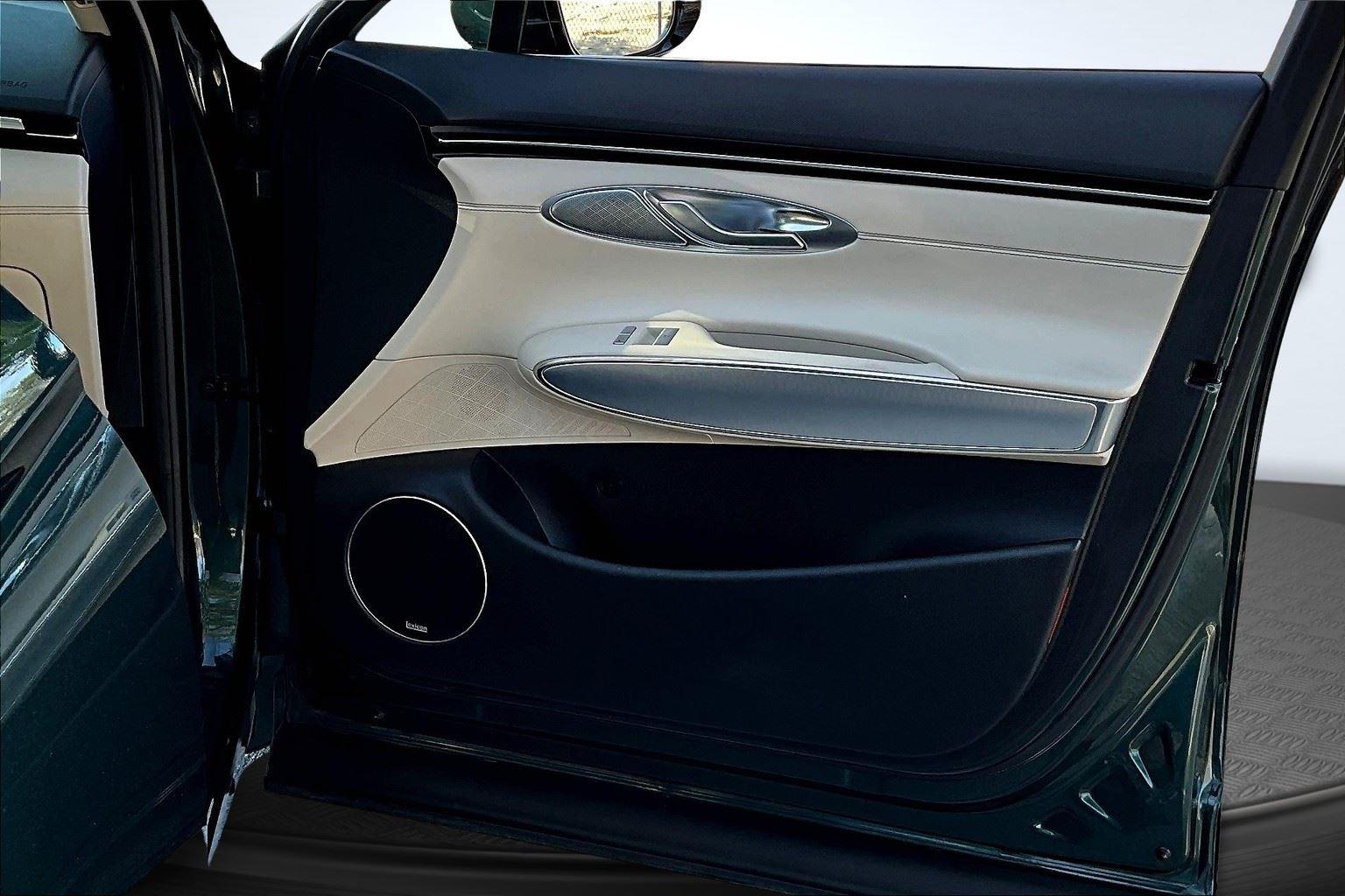 2022 Genesis GV70 2.5T photo 23