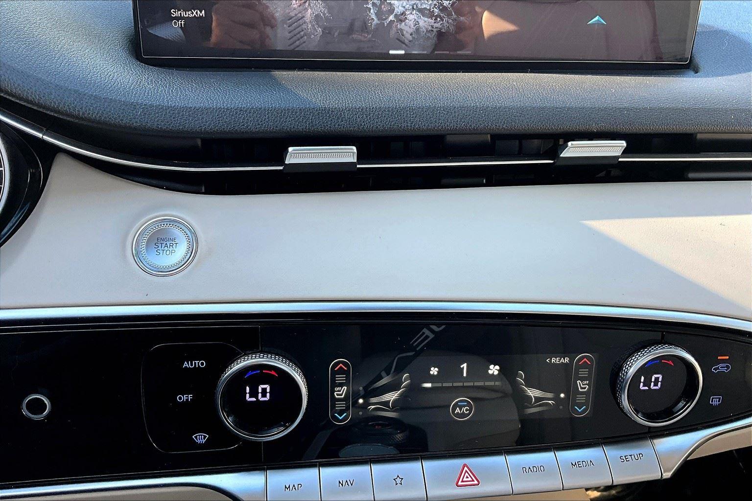 2022 Genesis GV70 2.5T photo 30