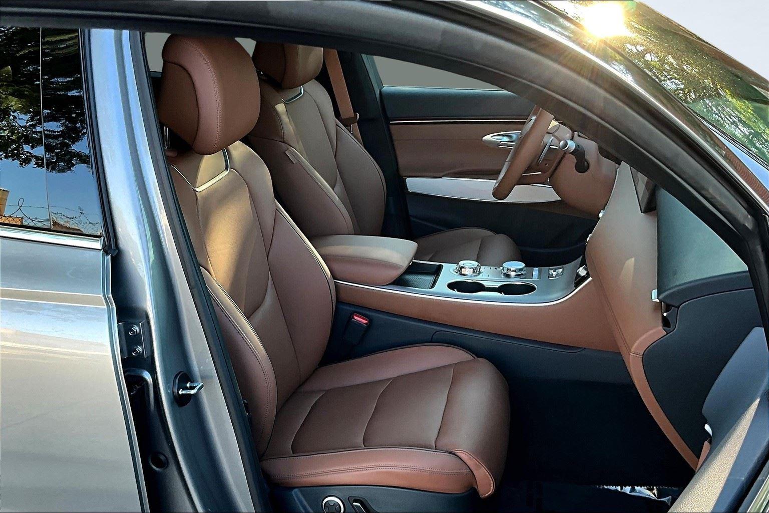 2026 Genesis GV70 2.5T Advanced photo 7