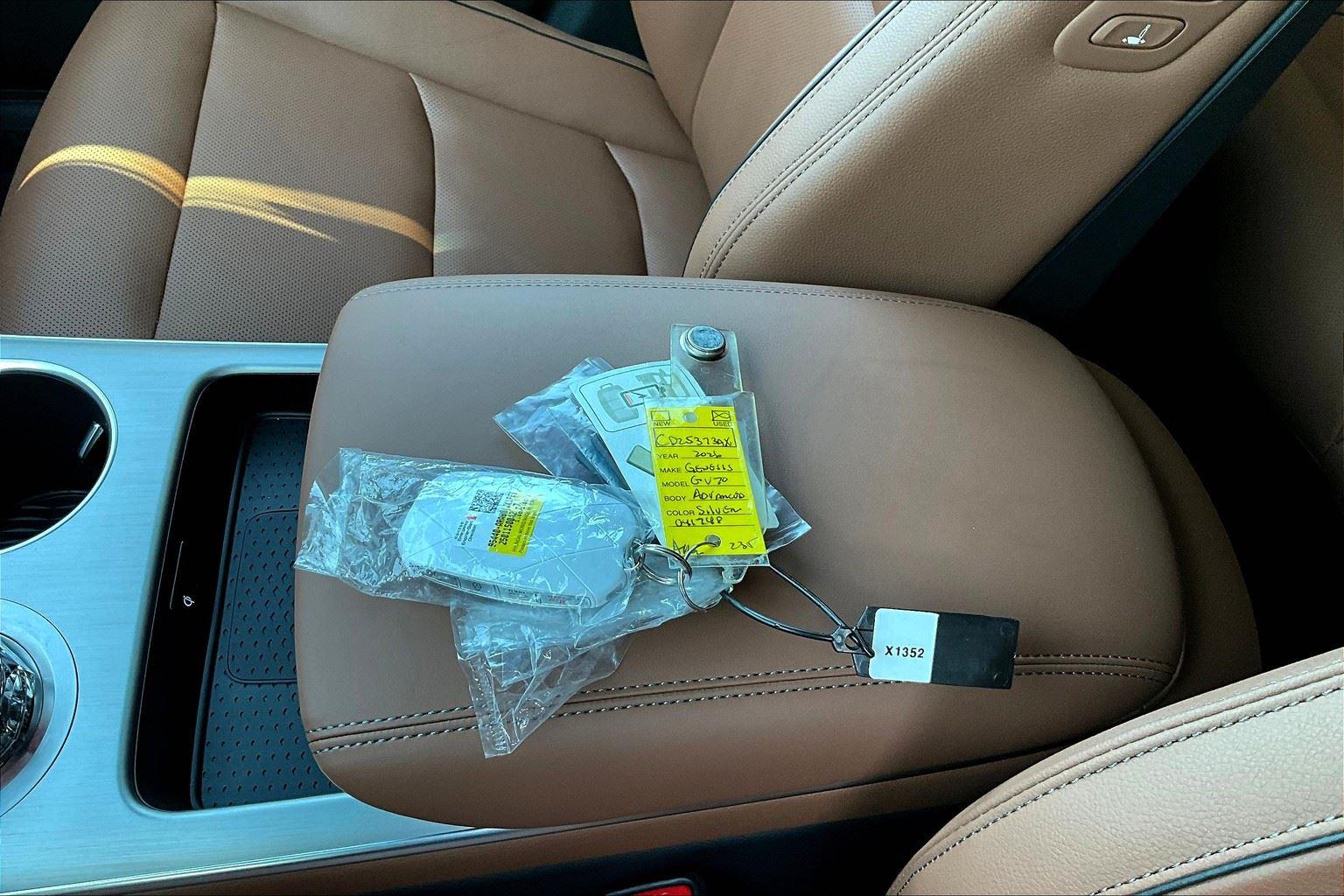 2026 Genesis GV70 2.5T Advanced photo 10