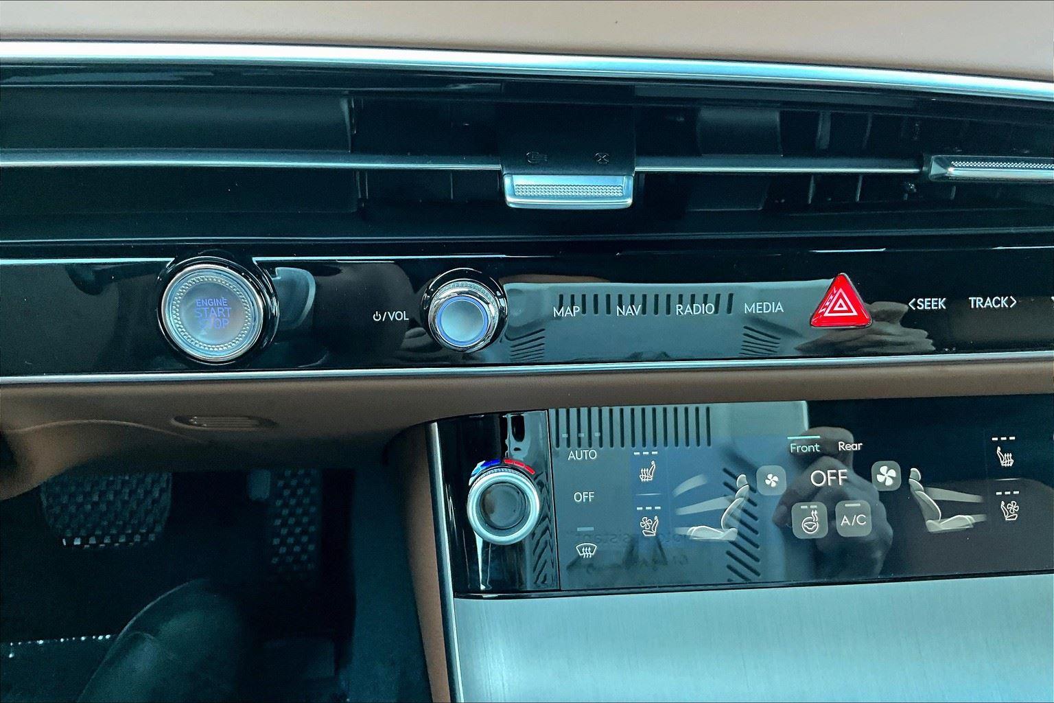2026 Genesis GV70 2.5T Advanced photo 29