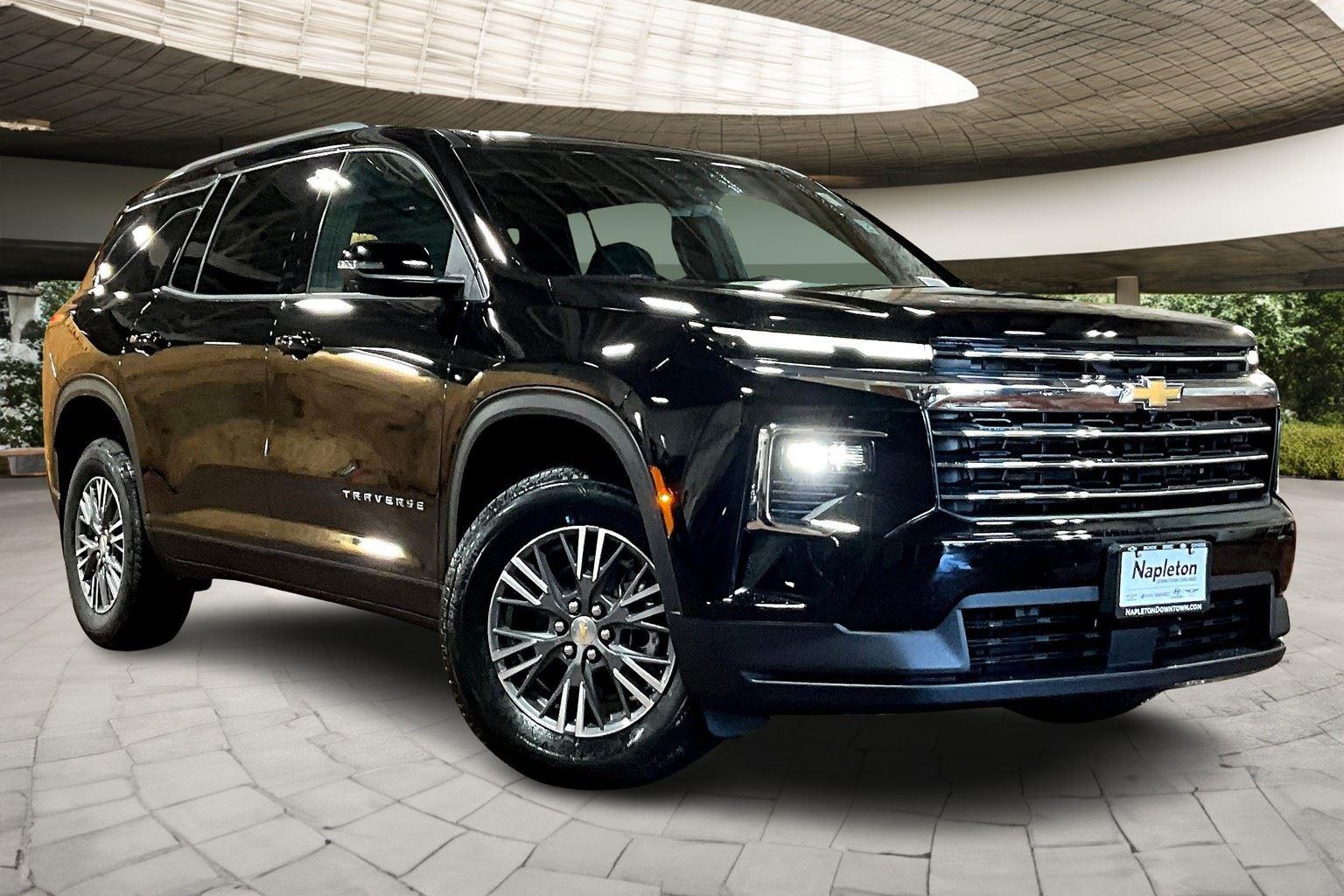 2026 Chevrolet Traverse photo 2