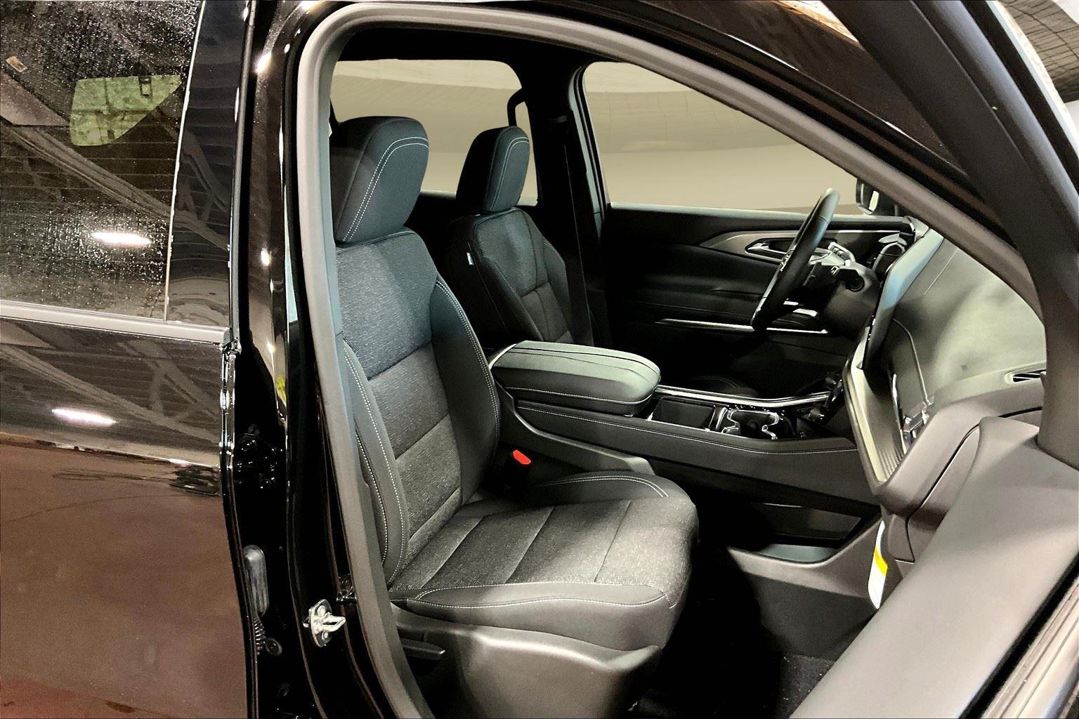 2026 Chevrolet Traverse photo 8