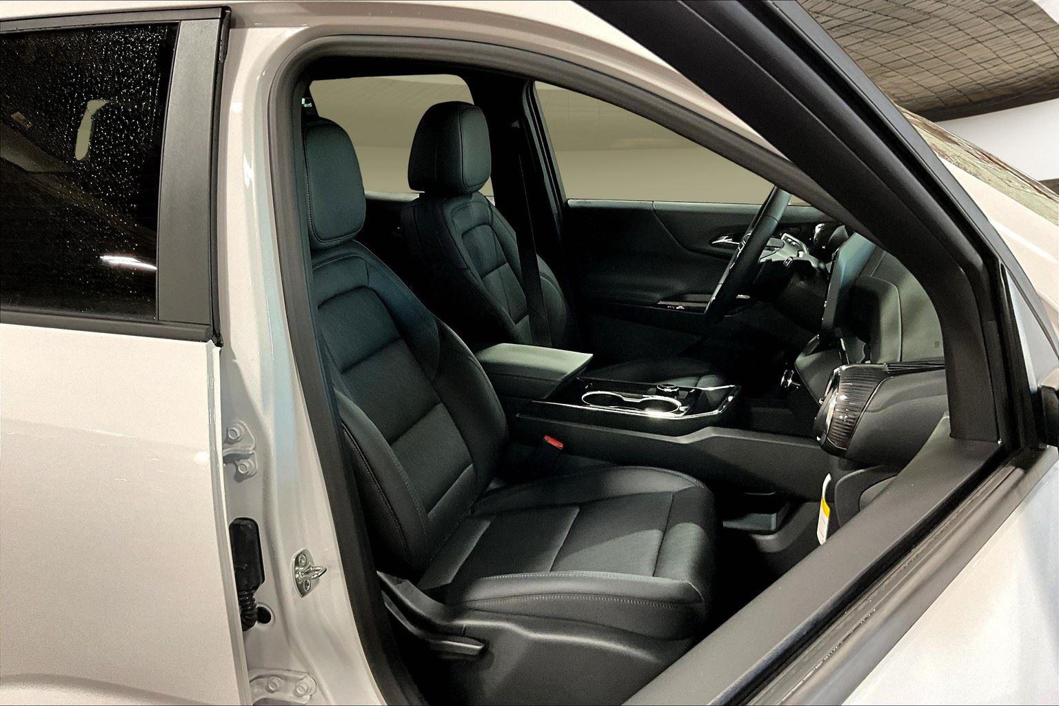 2026 Chevrolet Equinox LT photo 8