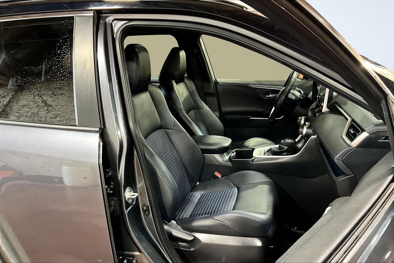 2022 Toyota RAV4 Hybrid XSE photo 4