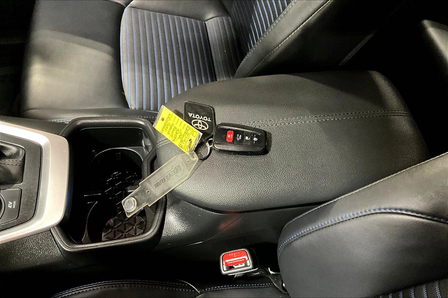 2022 Toyota RAV4 Hybrid XSE photo 7