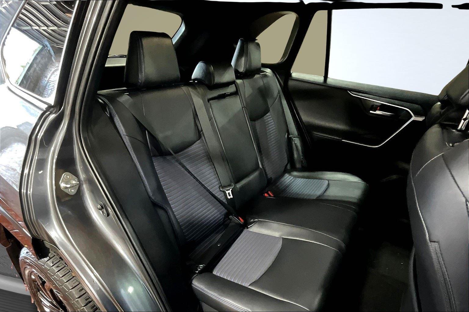 2022 Toyota RAV4 Hybrid XSE photo 23